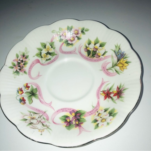 Royal Albert Canada Emblem Teacup - “ Our Emblems Dear” fluted teacup- - Picture 9 of 10